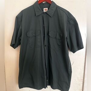 Dickies Short Sleeve Button-Front Work Shirt in Dark Green